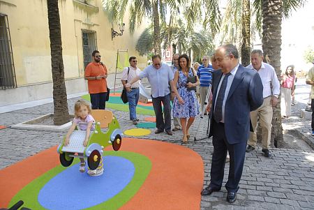 COLUMPIOS PARA LOS MS PEQUEOS, EN PLENA PLAZA DE LA ROMANILLA